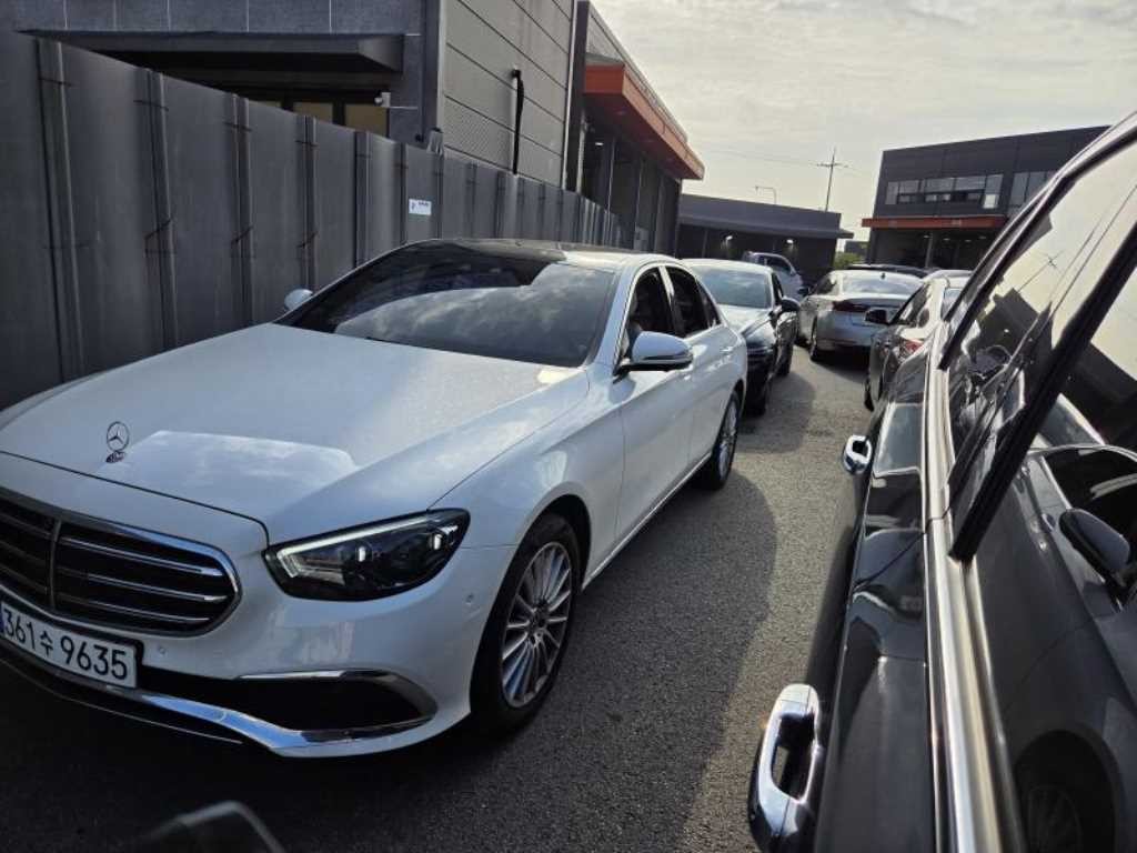 벤츠 E 클래스 E-클래스 W213 E220d 익스클루시브 이미지 2