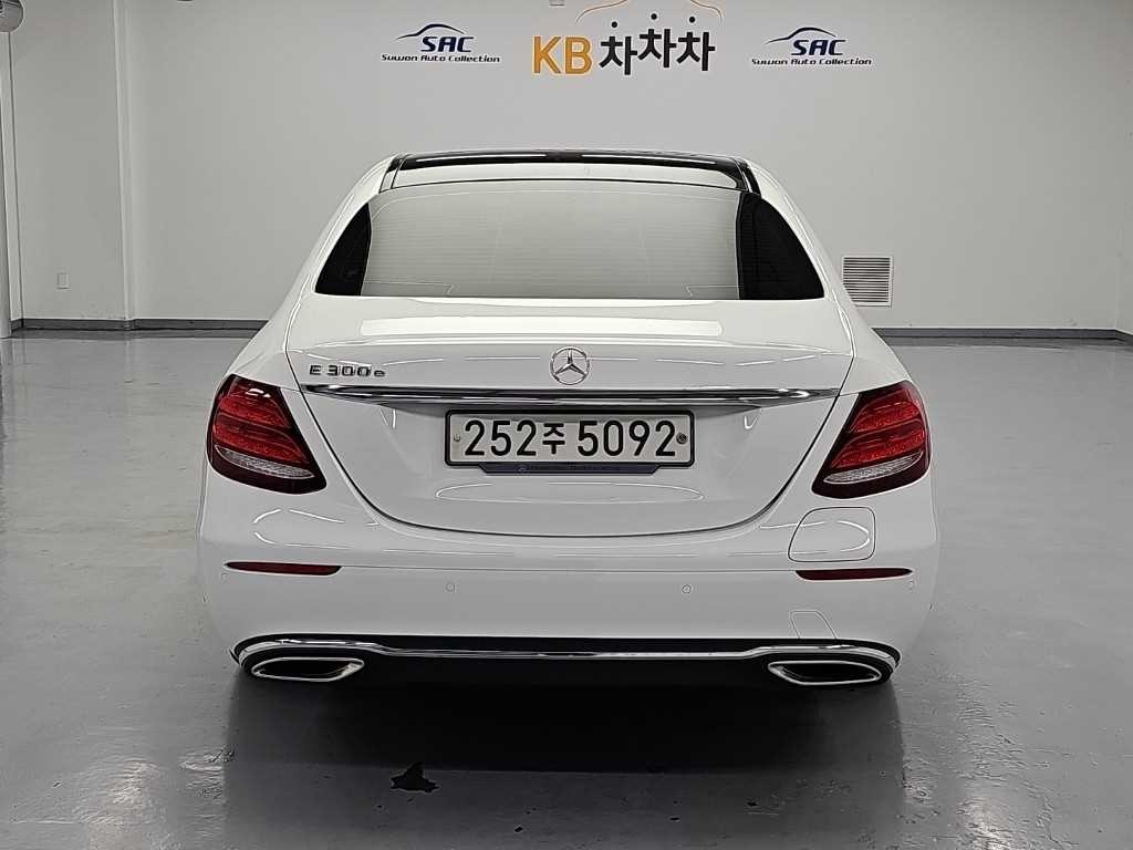 벤츠 E 클래스 E-클래스 W213 E300e 익스클루시브 이미지 3