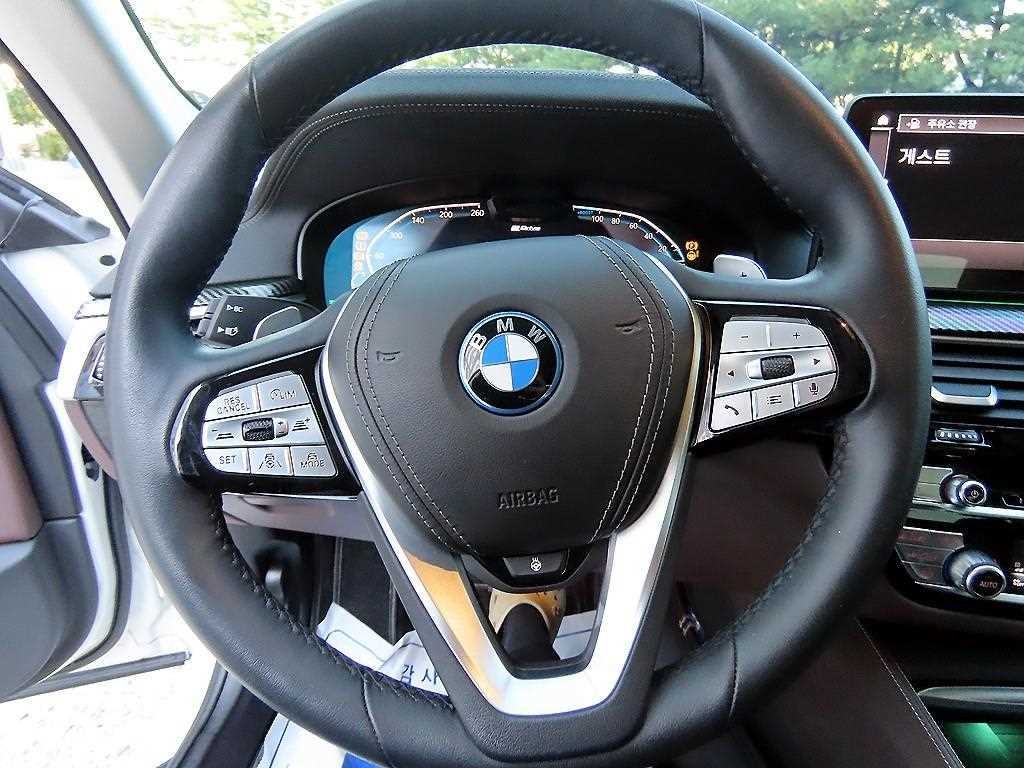 BMW 5시리즈 5시리즈 (G30) 530e 럭셔리 이미지 8