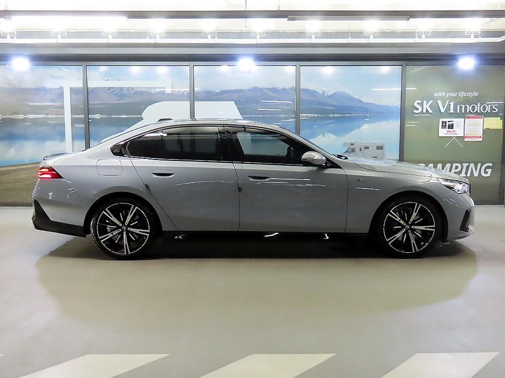 BMW 5시리즈 5시리즈 (G60) 530i xDrive M 스포츠 이미지 3
