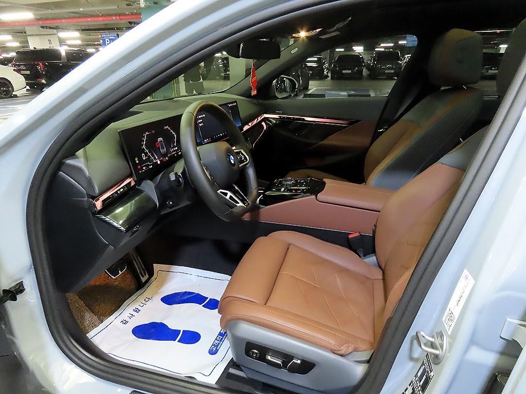 BMW 5시리즈 5시리즈 (G60) 530i xDrive M 스포츠 이미지 6