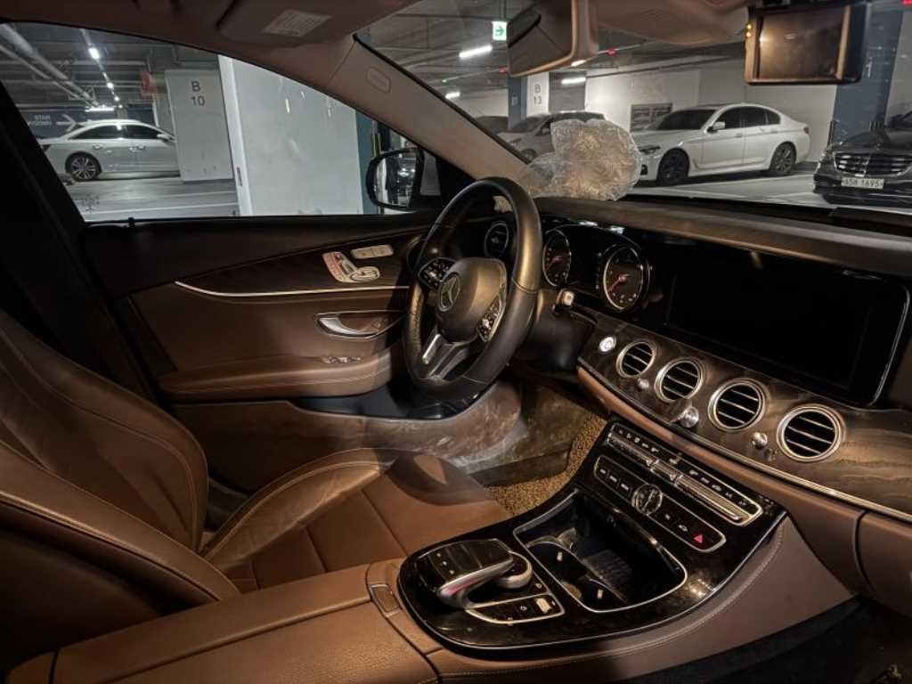 벤츠 E 클래스 E-클래스 W213 E220d 아방가르드 이미지 2