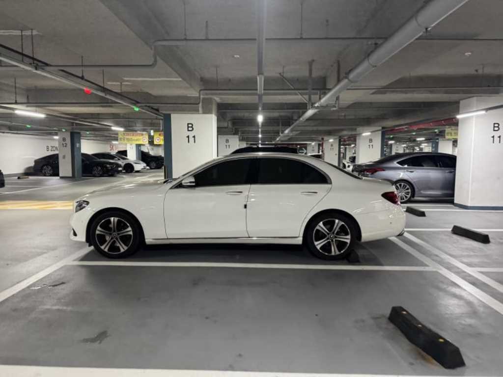 벤츠 E 클래스 E-클래스 W213 E220d 아방가르드 이미지 3