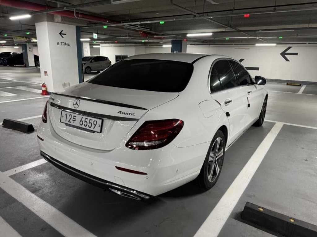 벤츠 E 클래스 E-클래스 W213 E220d 아방가르드 이미지 4
