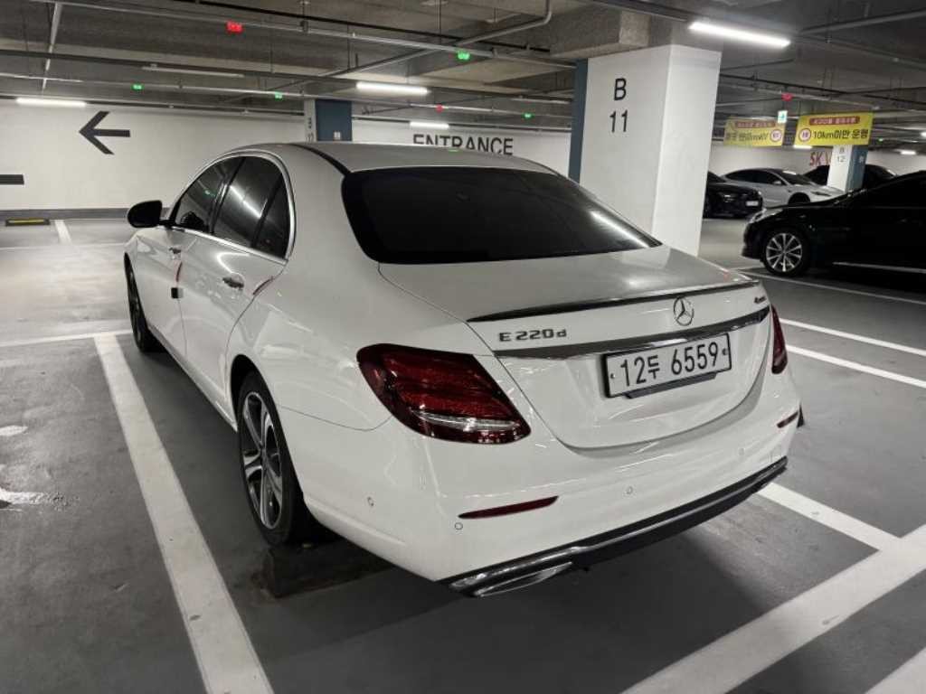 벤츠 E 클래스 E-클래스 W213 E220d 아방가르드 이미지 6