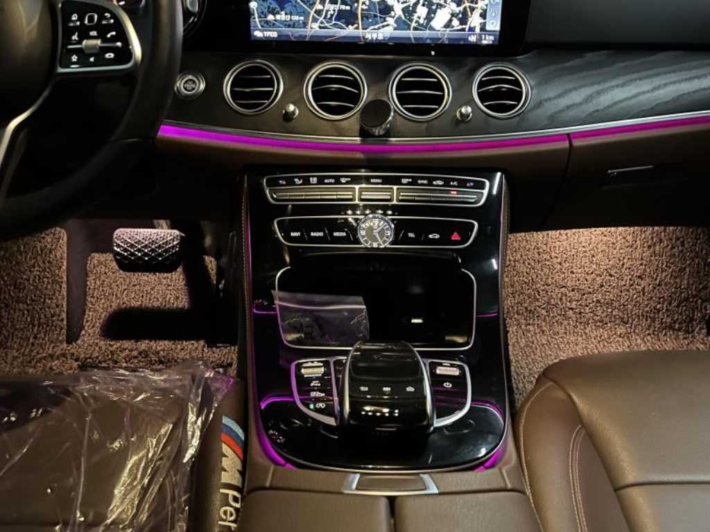 벤츠 E 클래스 E-클래스 W213 E220d 아방가르드 이미지 8