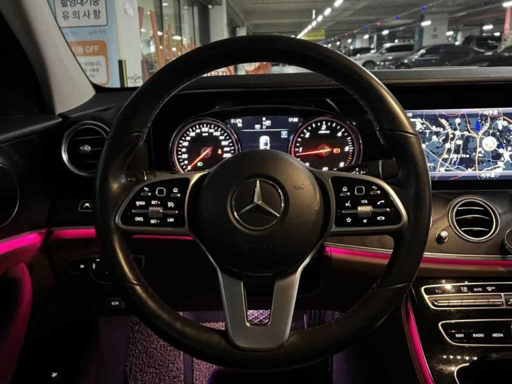 벤츠 E 클래스 E-클래스 W213 E220d 아방가르드 이미지 9