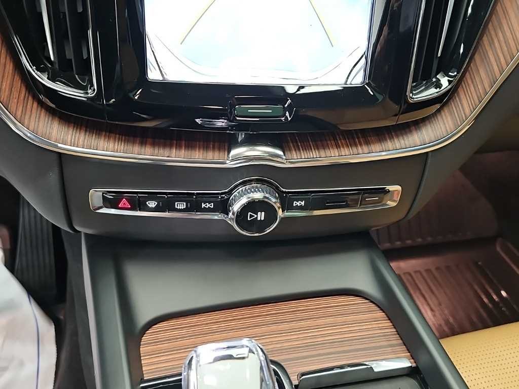 볼보 XC60 XC60(2세대) B6 AWD 얼티메이트 브라이트 이미지 10