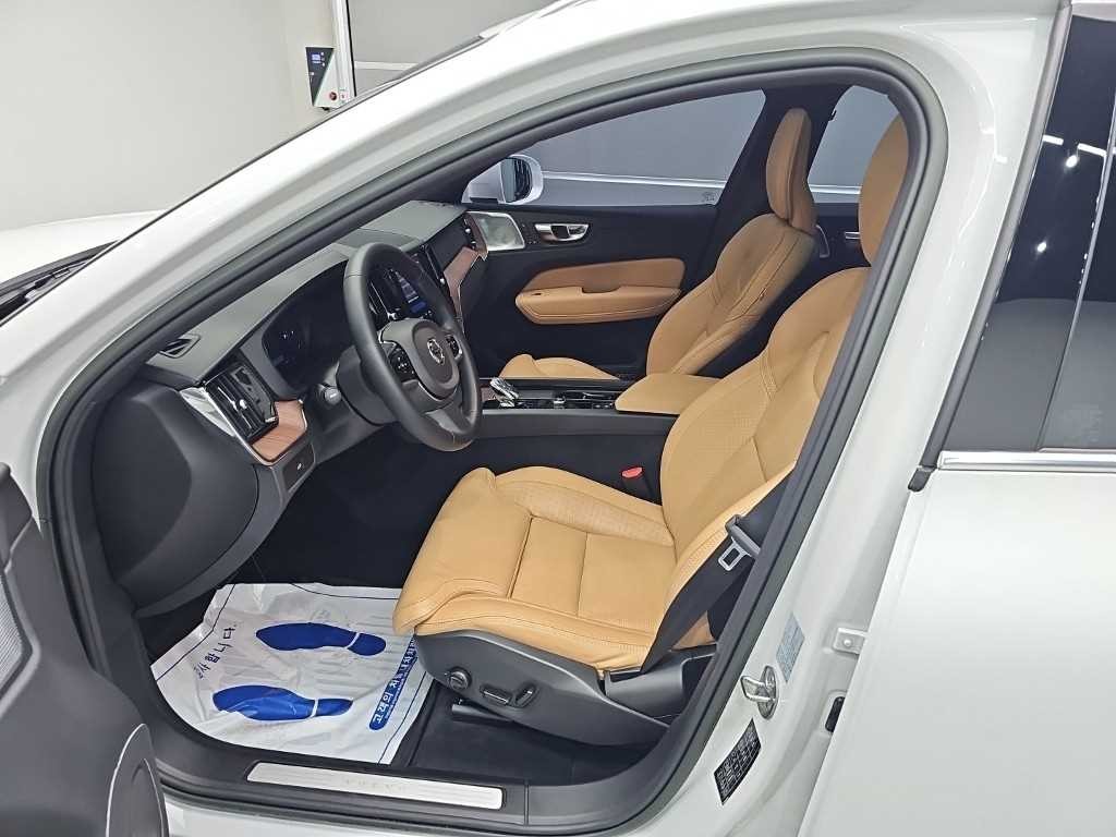 볼보 XC60 XC60(2세대) B6 AWD 얼티메이트 브라이트 이미지 11