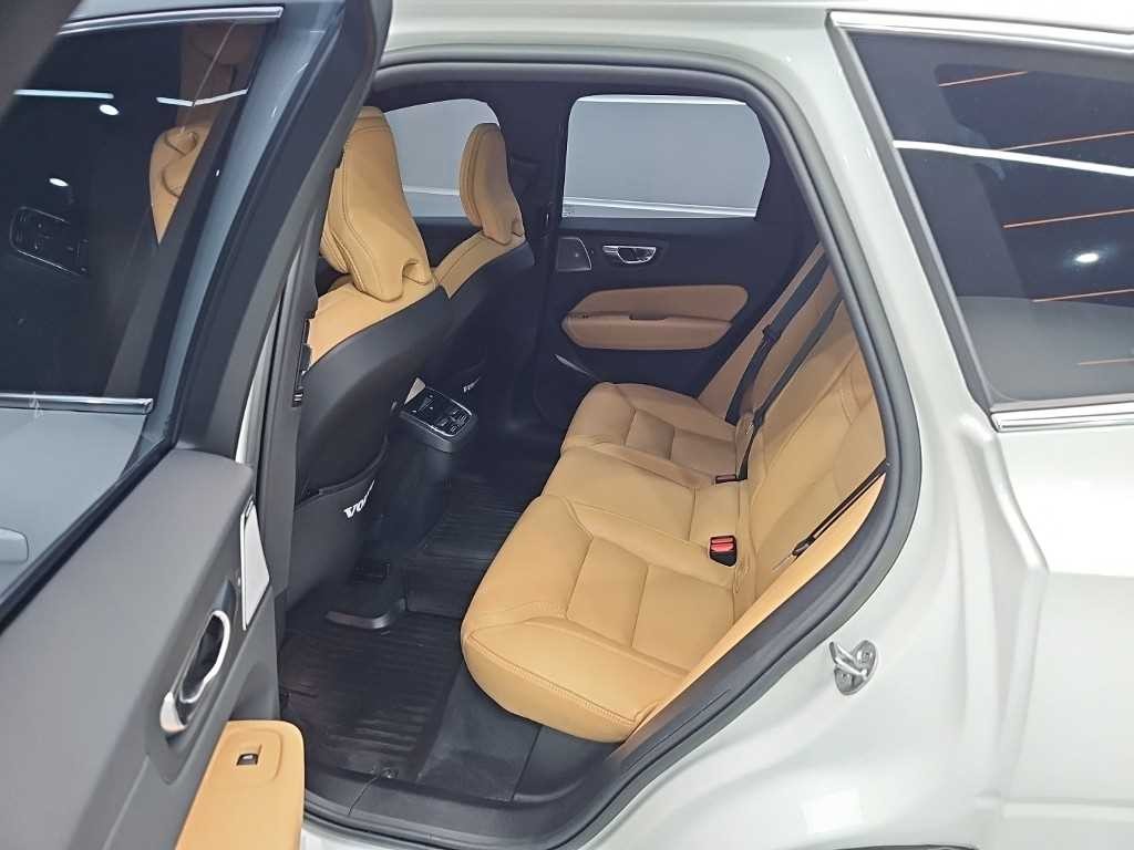 볼보 XC60 XC60(2세대) B6 AWD 얼티메이트 브라이트 이미지 12
