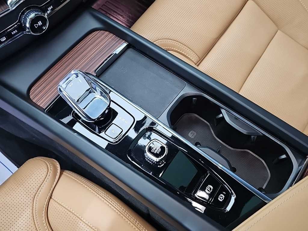 볼보 XC60 XC60(2세대) B6 AWD 얼티메이트 브라이트 이미지 8