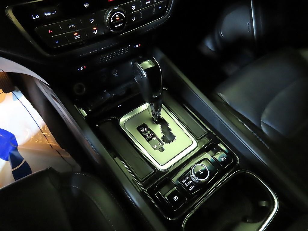 KG모빌리티(쌍용) 렉스턴 G4렉스턴 디젤 2.2 4WD 럭셔리 이미지 12