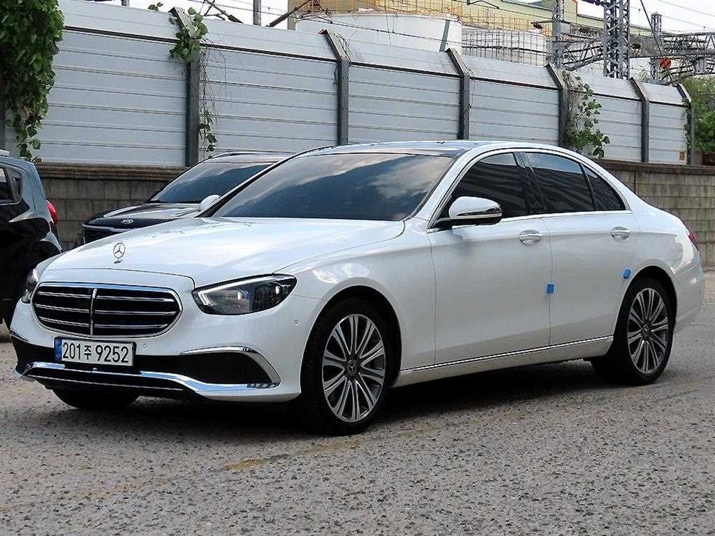 벤츠 E 클래스 E-클래스 W213 E450 4MATIC 익스클루시브 이미지 2