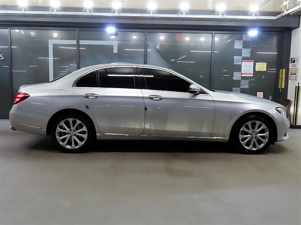 벤츠 E 클래스 E-클래스 W213 E220d 익스클루시브 이미지 3