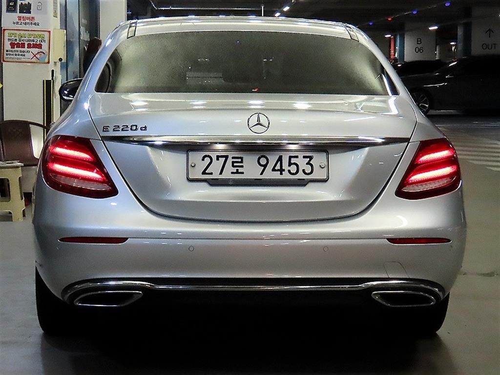 벤츠 E 클래스 E-클래스 W213 E220d 익스클루시브 이미지 5