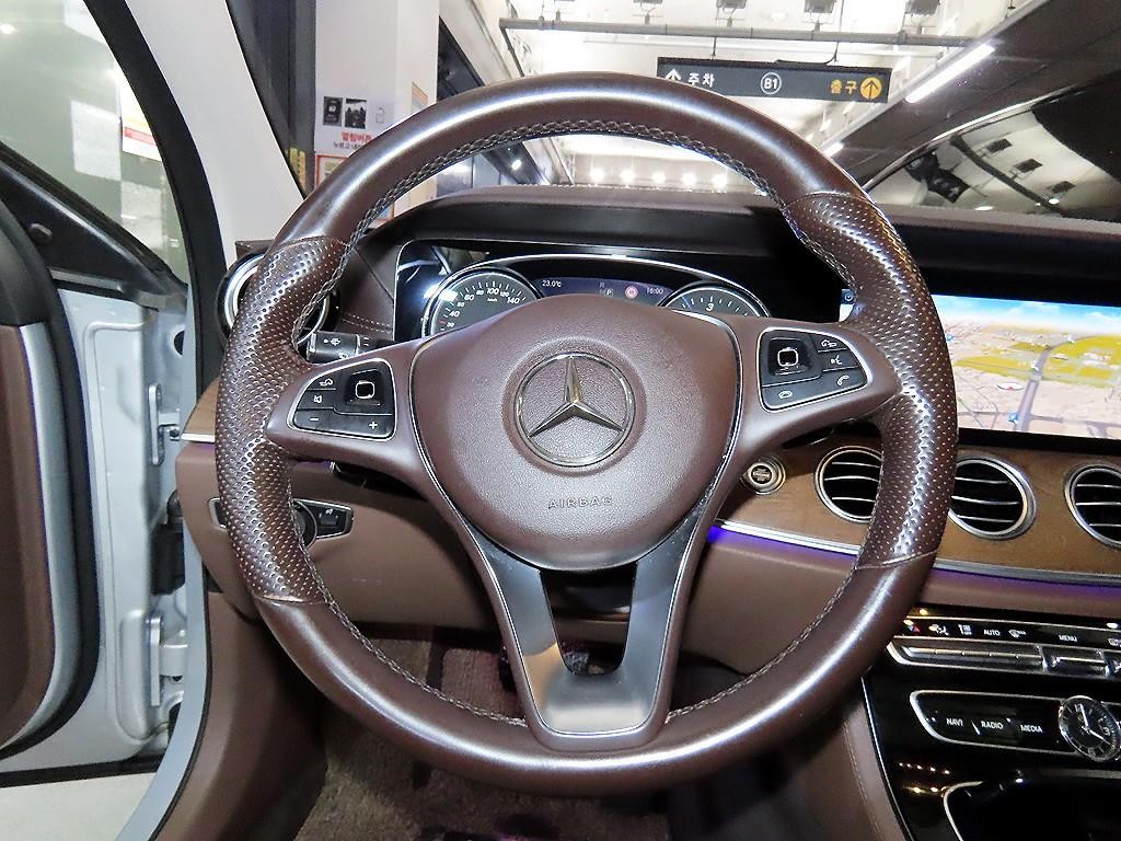 벤츠 E 클래스 E-클래스 W213 E220d 익스클루시브 이미지 8