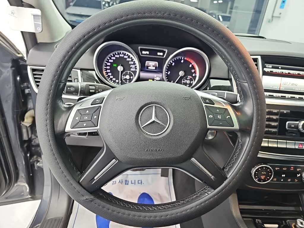 벤츠 M 클래스 뉴 M클래스 W166 ML350 블루텍 4매틱 이미지 9