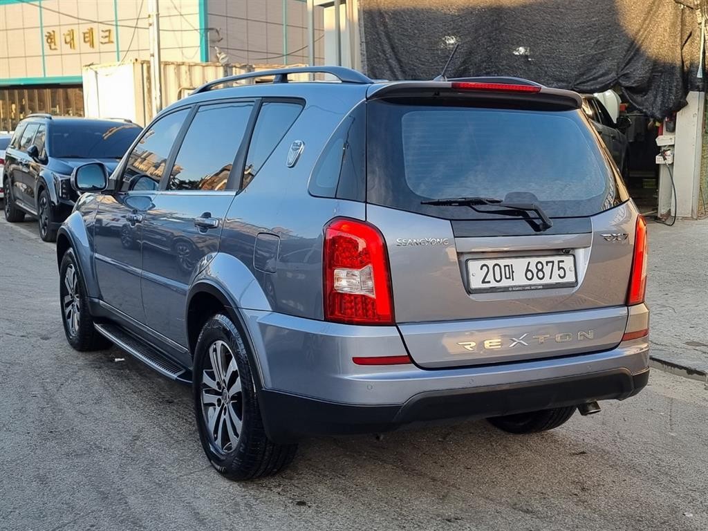 KG모빌리티(쌍용) 렉스턴 렉스턴W 2.0  4WD RX7 럭셔리 이미지 3