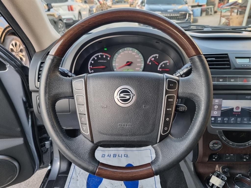 KG모빌리티(쌍용) 렉스턴 렉스턴W 2.0  4WD RX7 럭셔리 이미지 9