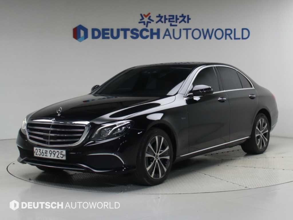 벤츠 E 클래스 E-클래스 W213 E300e 4MATIC 익스클루시브 이미지 1
