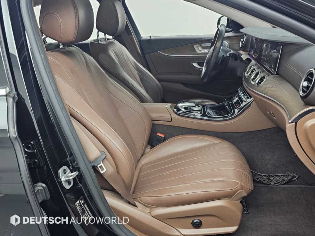 벤츠 E 클래스 E-클래스 W213 E300e 4MATIC 익스클루시브 이미지 10
