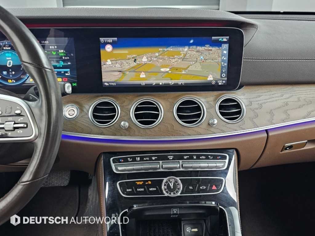 벤츠 E 클래스 E-클래스 W213 E300e 4MATIC 익스클루시브 이미지 14