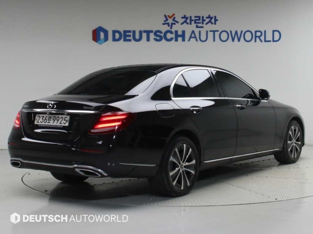 벤츠 E 클래스 E-클래스 W213 E300e 4MATIC 익스클루시브 이미지 2
