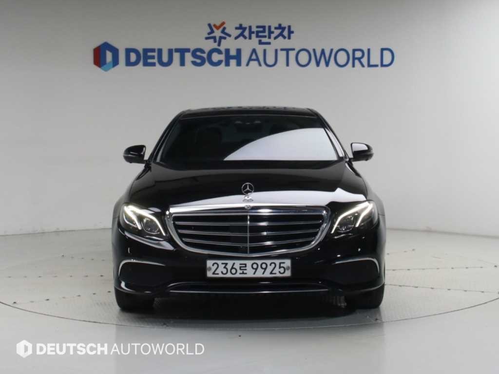 벤츠 E 클래스 E-클래스 W213 E300e 4MATIC 익스클루시브 이미지 3