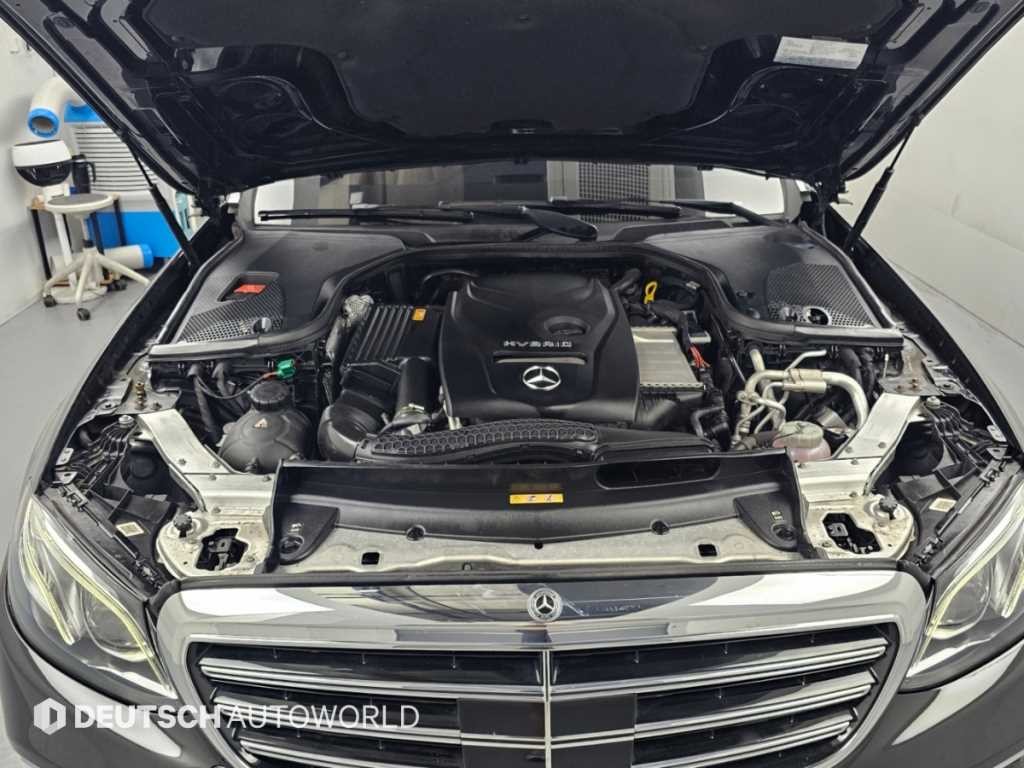 벤츠 E 클래스 E-클래스 W213 E300e 4MATIC 익스클루시브 이미지 6