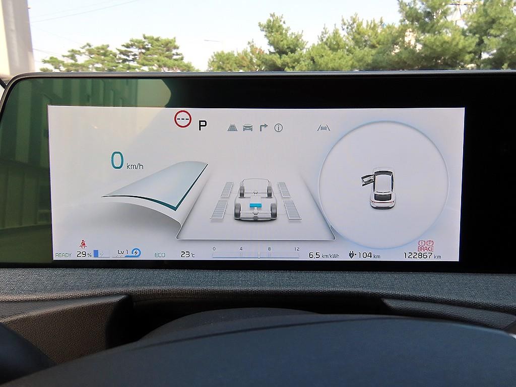 기아 EV6 스탠다드 AWD 에어 이미지 9