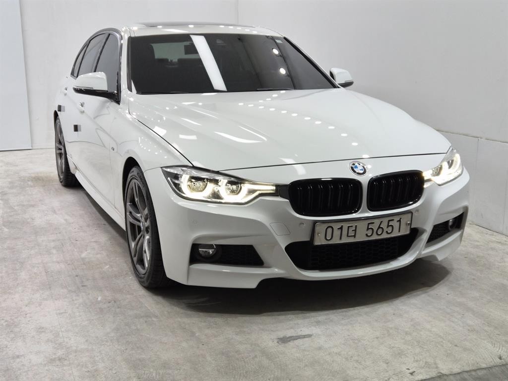 BMW 3시리즈 3시리즈 (F30) 320i M 스포츠 이미지 2