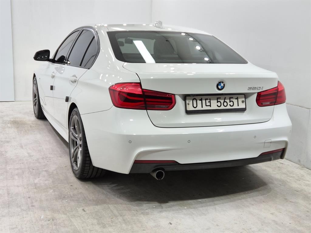 BMW 3시리즈 3시리즈 (F30) 320i M 스포츠 이미지 4
