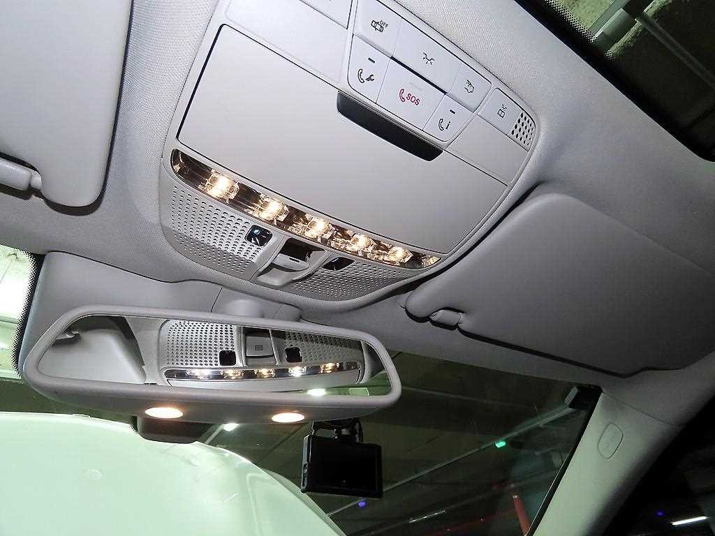 벤츠 C 클래스 C클래스 W205 C220 d 아방가르드 이미지 16