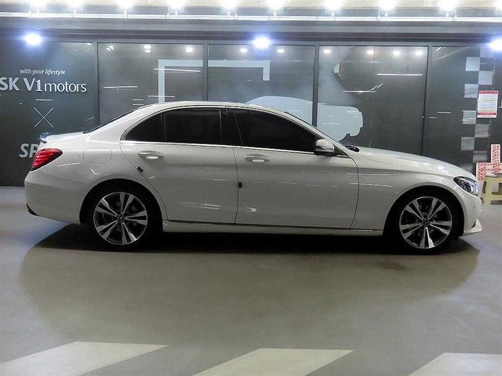 벤츠 C 클래스 C클래스 W205 C220 d 아방가르드 이미지 3