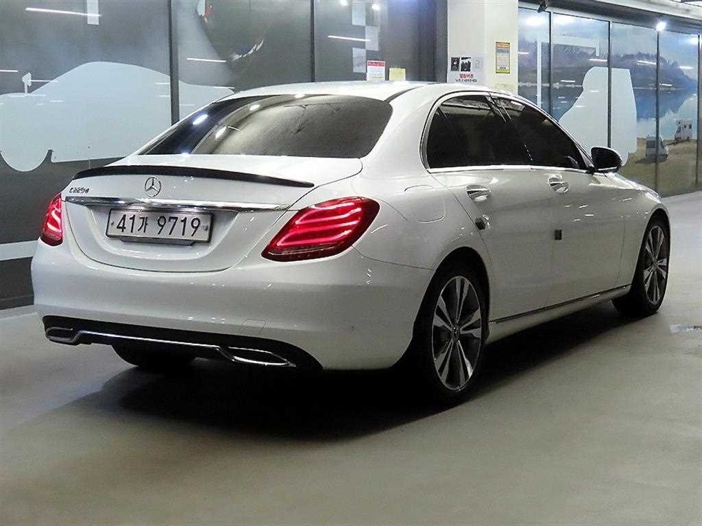 벤츠 C 클래스 C클래스 W205 C220 d 아방가르드 이미지 4