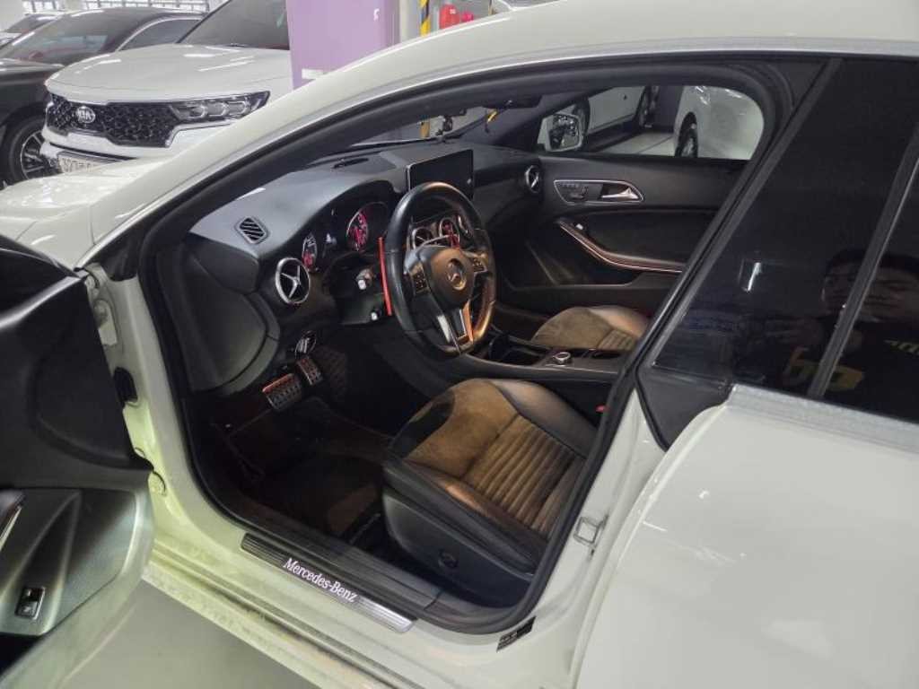 벤츠 CLA 클래스 CLA클래스 CLA 250 4MATIC 이미지 4