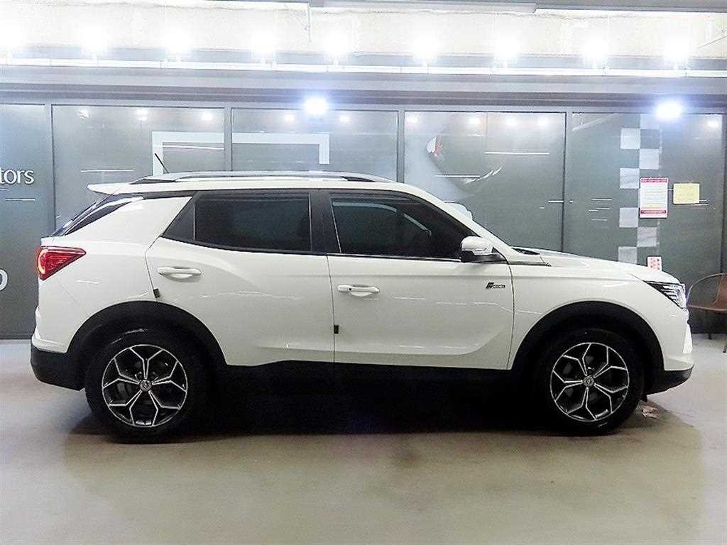 KG모빌리티(쌍용) 코란도 뷰티풀코란도 2WD 가솔린 1.5 C7 이미지 3