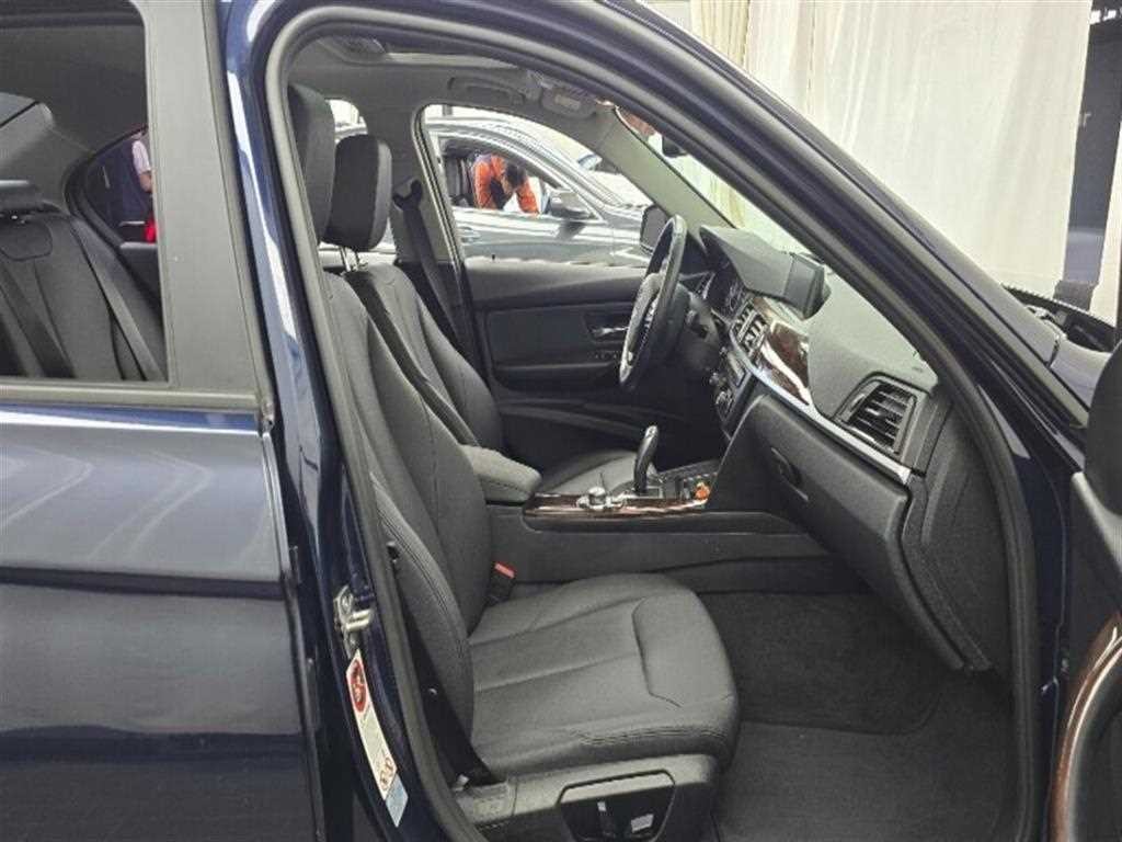 BMW 3시리즈 3시리즈 (F30) 320i 이미지 11