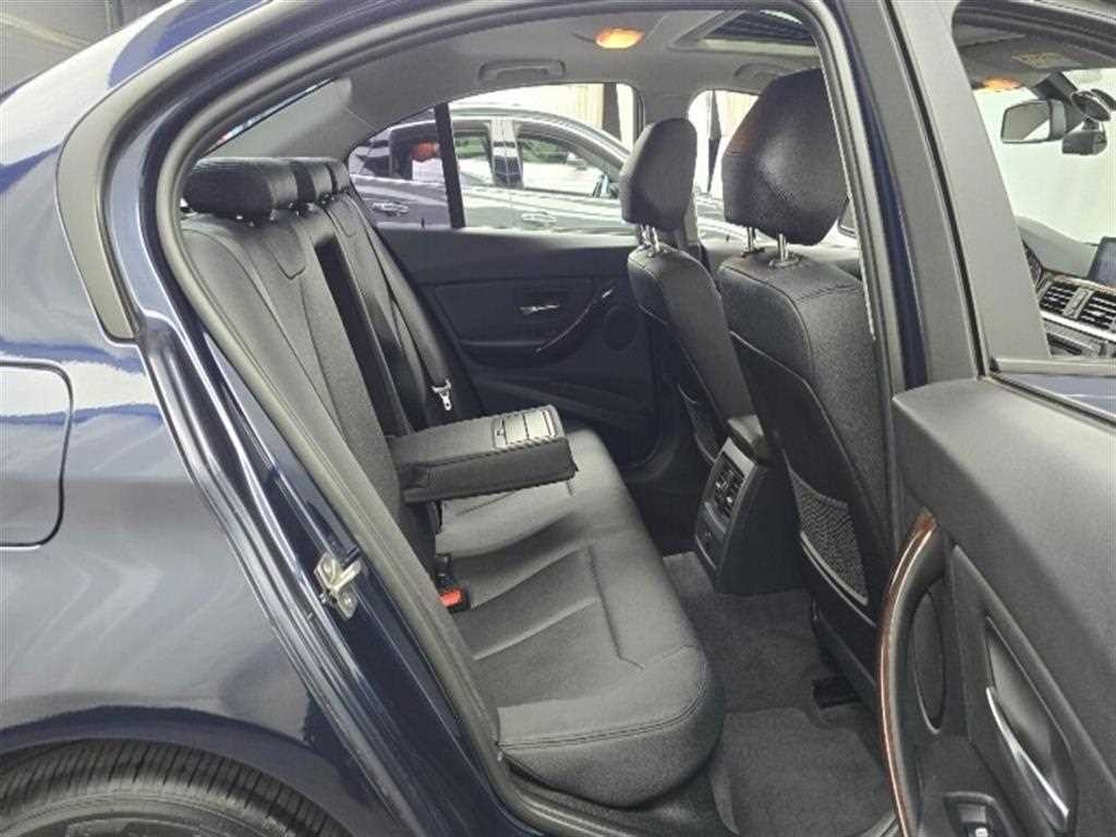 BMW 3시리즈 3시리즈 (F30) 320i 이미지 12