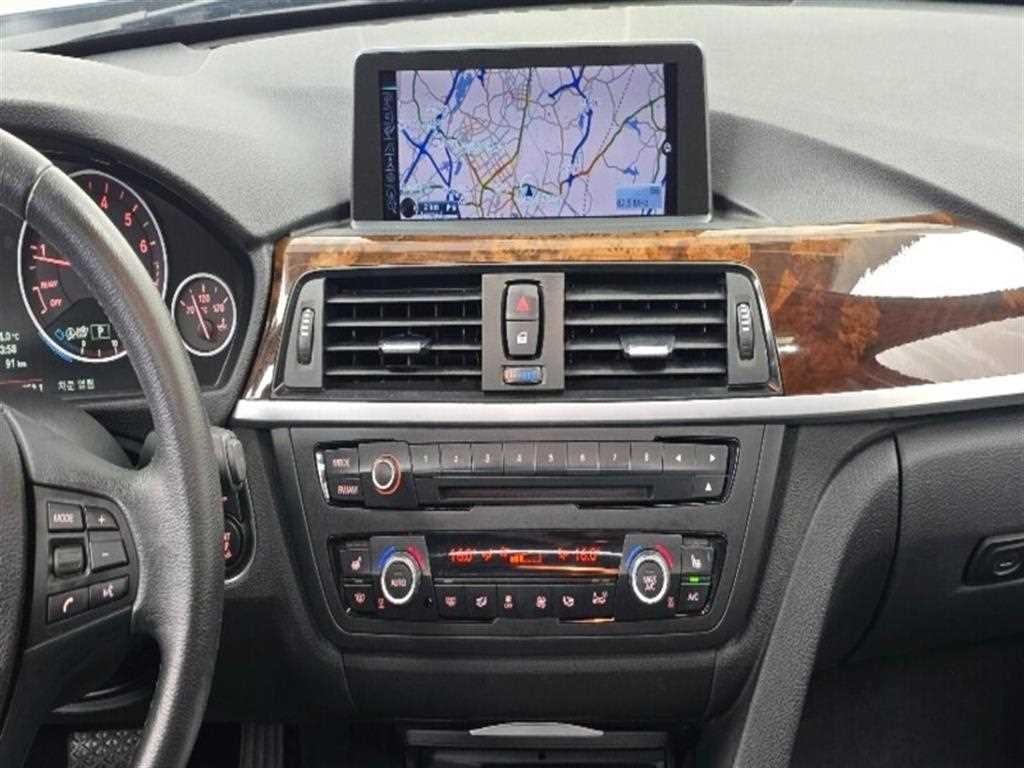 BMW 3시리즈 3시리즈 (F30) 320i 이미지 14