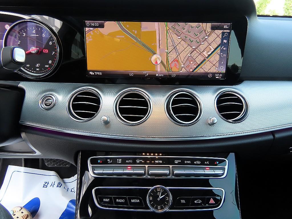 벤츠 E 클래스 E-클래스 W213 E300 아방가르드 이미지 14