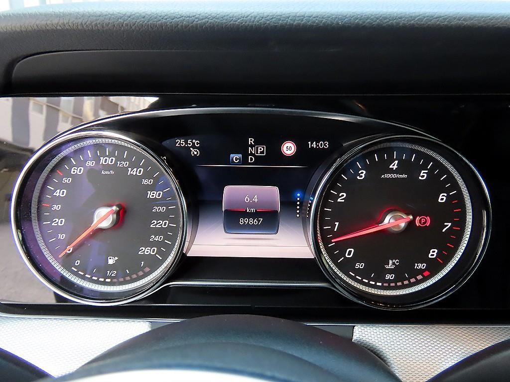 벤츠 E 클래스 E-클래스 W213 E300 아방가르드 이미지 9