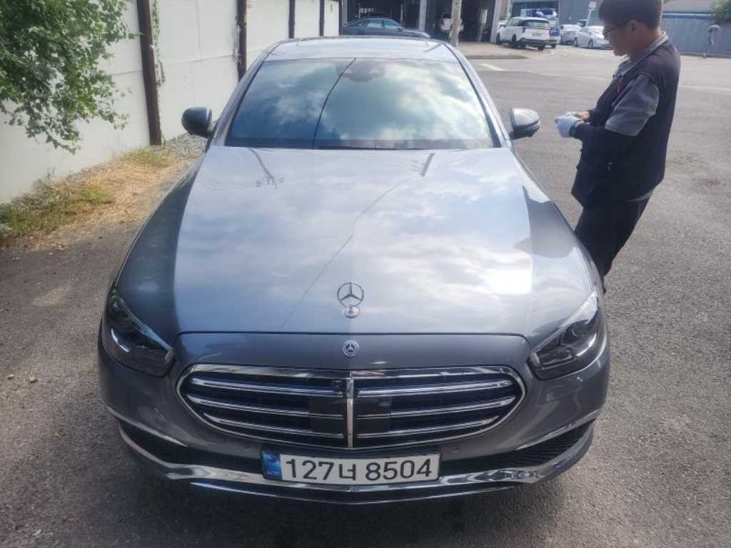벤츠 E 클래스 E-클래스 W213 E300e 4MATIC 익스클루시브 이미지 1