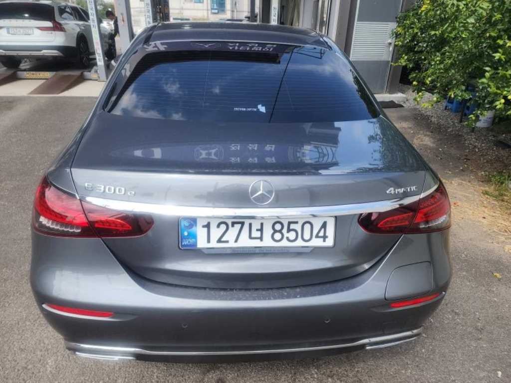 벤츠 E 클래스 E-클래스 W213 E300e 4MATIC 익스클루시브 이미지 2