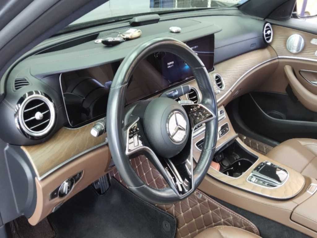 벤츠 E 클래스 E-클래스 W213 E300e 4MATIC 익스클루시브 이미지 4