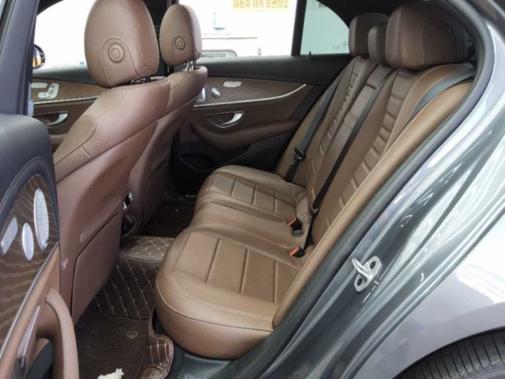 벤츠 E 클래스 E-클래스 W213 E300e 4MATIC 익스클루시브 이미지 5