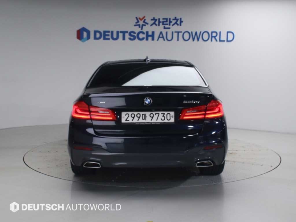 BMW 5시리즈 5시리즈 (G30) 520d xDrive M 스포츠 이미지 4