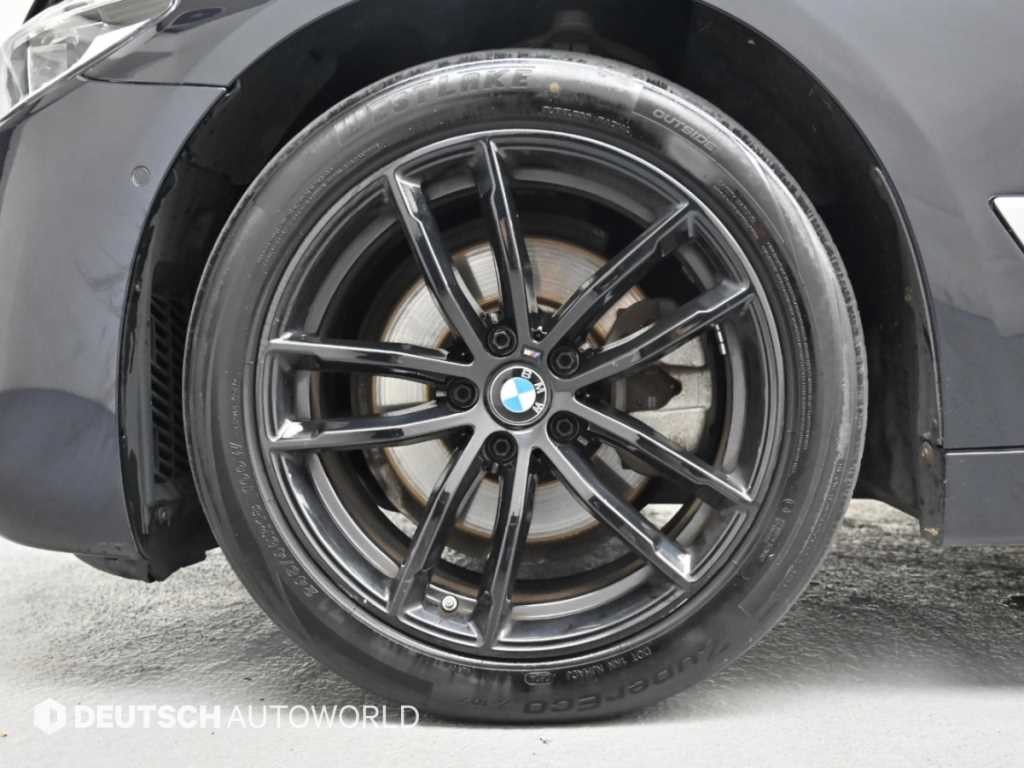 BMW 5시리즈 5시리즈 (G30) 520d xDrive M 스포츠 이미지 5