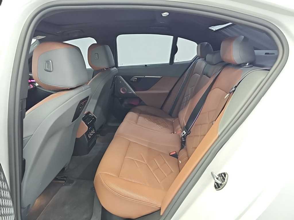 BMW i5 M60 xDrive 이미지 12