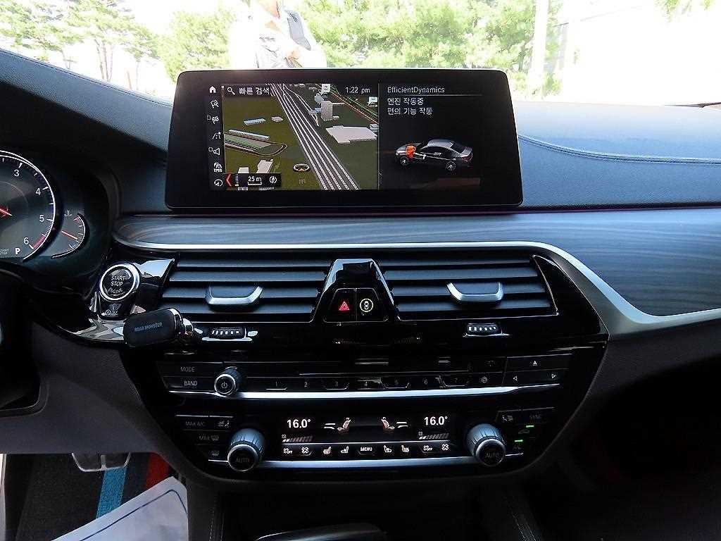 BMW 5시리즈 5시리즈 (G30) 520d xDrive M 스포츠 플러스 이미지 13